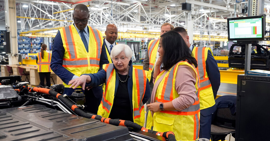 Yellen Embarks on Economic Victory Tour as Midterm Elections Approach