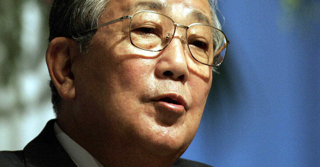 Kazuo Inamori, Major Industrialist in Postwar Japan, Dies at 90
